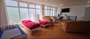 New flat150qm up to 10 pax 5 rooms 2 bathrooms very close to BMW-Amazon-Messe-Porsche-DHL-Airport LEIPZIG HALLE - Autobahn by respect host