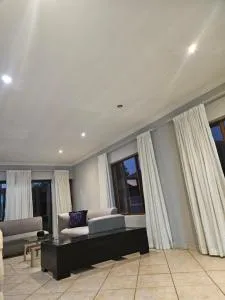 Feel at Home - Monavoni