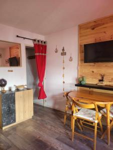 Studio avec grande terrasse 4 personnes centre station la Foux dAllos