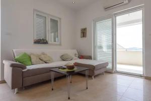 Spacious apartment near the Sea