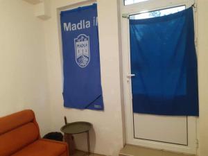 Самостоятелна стая с душ с вход от тротоара на 3 мин пеш от автогара Варна