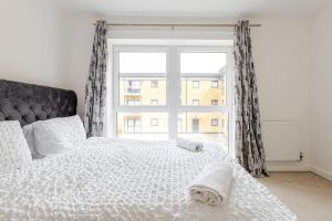 Stunning Station Apartment with free Parking