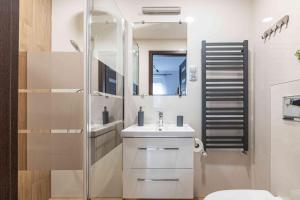 Dworek na Zakręcie - noclegi Zator