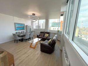 City Centre - Sleeps 4 & Free Parking