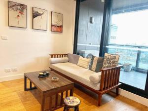 WT917 - 2BR 2BTH in heart of box hill with free park & pool