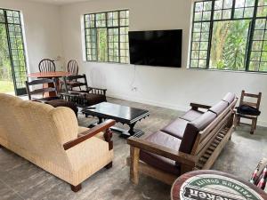 Sítio 3 qtos - Piscina - WiFi - Quadra de areia