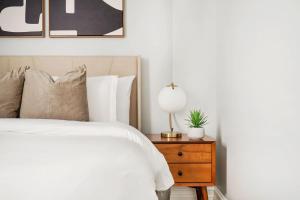 73-308 New 1BR 1Bth UWS Doorman Gym