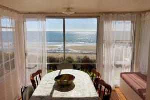 By the Seashaw - Hosted by Lorna, Michael & Katja