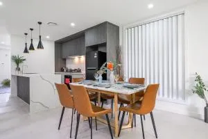 Rousehill 5Br with Pool near Shopping Centre&Train - Schofields