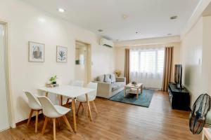 Spacious 2BR at SoMa BGC Near SM Aura and Bonifacio High Street