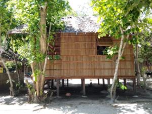 Daroyen Village