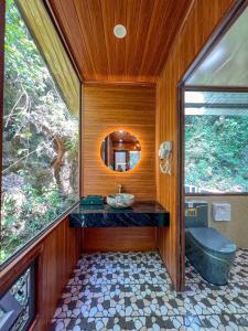 Phòng Giường Đôi Nhìn Ra Hồ Nước (Double Room with Lake View)