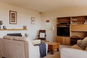 St Helens shack with pool and water views - Скамандр