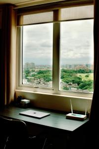 Spacious 2BR at SoMa BGC Near SM Aura and Bonifacio High Street