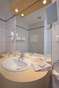 Hotels Logis Hotel de la Tour : photos des chambres