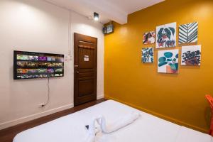 Homey and Cozey Poblacion Makati S01