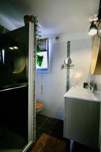 Appartements Tiny Harmony - Logement confortable avec jardin et jacuzzi prives pres d’Aix en Provence : photos des chambres
