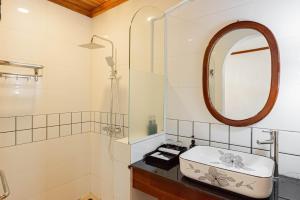 Merry Riverside Hotel