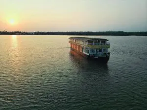 Malabar Royal Cruise House Boat - Kollam