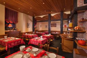 Hotels Logis Hotel de la Tour : photos des chambres