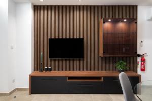 Modern 1BR Maisonette with Back Yard - Close to Manoel Island Saint Julians & Tigne Shopping Mall