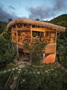 Jungle KingDomes Guest House - Sundugan Point