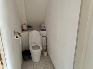 Sejours chez l'habitant A 5 minutes a pieds du chateau, 2 belles et spacieuses chambres, SDB, WC et un garage prive a 25 minutes circuit 24h : photos des chambres