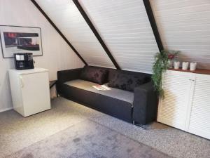 Modern eingerichtetes Zimmer