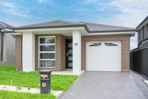 Denham Court 4Br with Central AC & WiFi near Coles