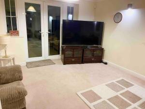 Luxurious Executive 5 Bedroom Whole Home - For 10