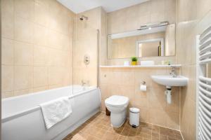 City Centre - Chinatown - Apartment - Balcony - Secure Parking - Fast WIFI - 39A