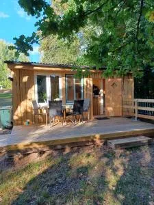 Stuga im Wald mit Seeblick, nahe Vimmerby - Dalsebo