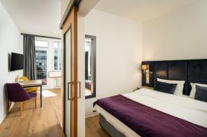 King Room with Balcony room in DIWOTEL