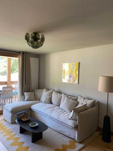 2 bedroom apartment with terrace, pool, parking