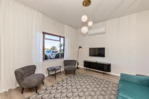 On the Beach in Camps Bay - fully equipped 2 bedroom apartment