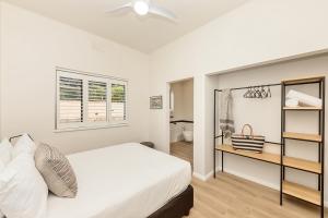 On the Beach in Camps Bay - fully equipped 2 bedroom apartment