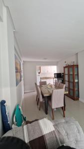 Bombinhas - apto praia de Bombas