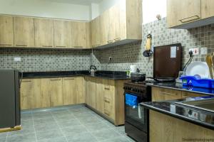 Cozy Apartments by Halisi Stays - Musharaf Homes