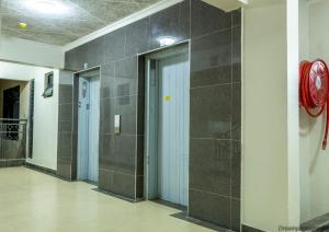 Cozy Apartments by Halisi Stays - Musharaf Homes