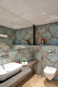 Studio 109 Apartment by tisyastays