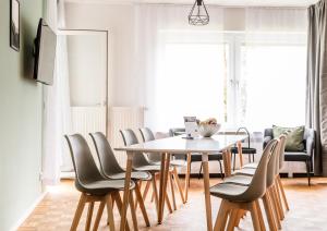 janu-homes - 3 Zimmer Apartment - 7 Betten, Lahnblick vom Rheinberg