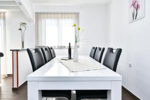 Apartman Lavanda sa bazenom i okućnicom 4*