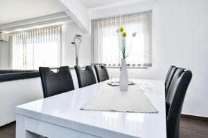 Apartman Lavanda sa bazenom i okućnicom 4*