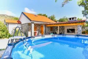 Apartman Lavanda sa bazenom i okućnicom 4* - Hreljin