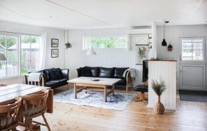 3 Bedroom Beautiful Home In Thyholm