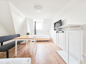 Tolstov Apartments - 2 Zimmer Dachgeschosswohnung - 25 Min zur Messe DUS