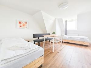 Tolstov Apartments - 2 Zimmer Dachgeschosswohnung - 25 Min zur Messe DUS