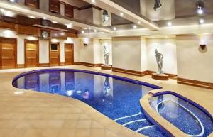 Entire Maggies Guesthouse - free cinema, pool, spa, tennis court, karaoke, more!