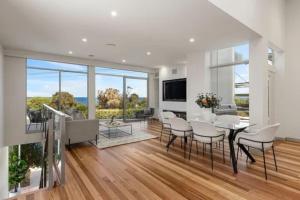 Luxury Beach House With Bay Views, Rooftop & Lift