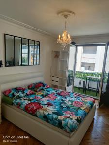 Maisons d'hotes Chambre d-hote avec salle de bain et balcon prive - 3 mins a pied de la gare - Geneve acces direct : photos des chambres